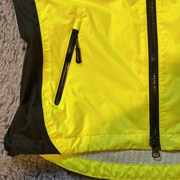 Showers Pass High Visibility Rain Cycling Jacket - Picture 4 of 16